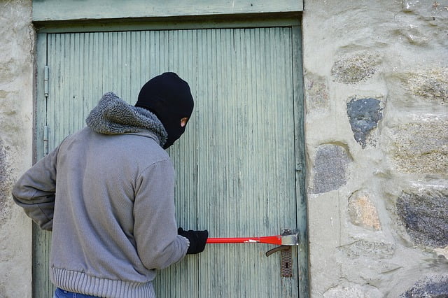 burglar-emergency-locksmith-locksmithemergencies.co.uk