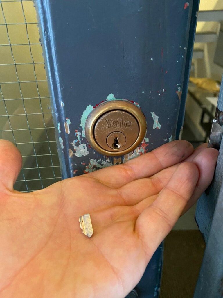 Key extraction Emergency Locksmith in London