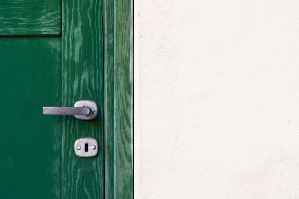 Reasons You Need to Change the Locks in Your  Home